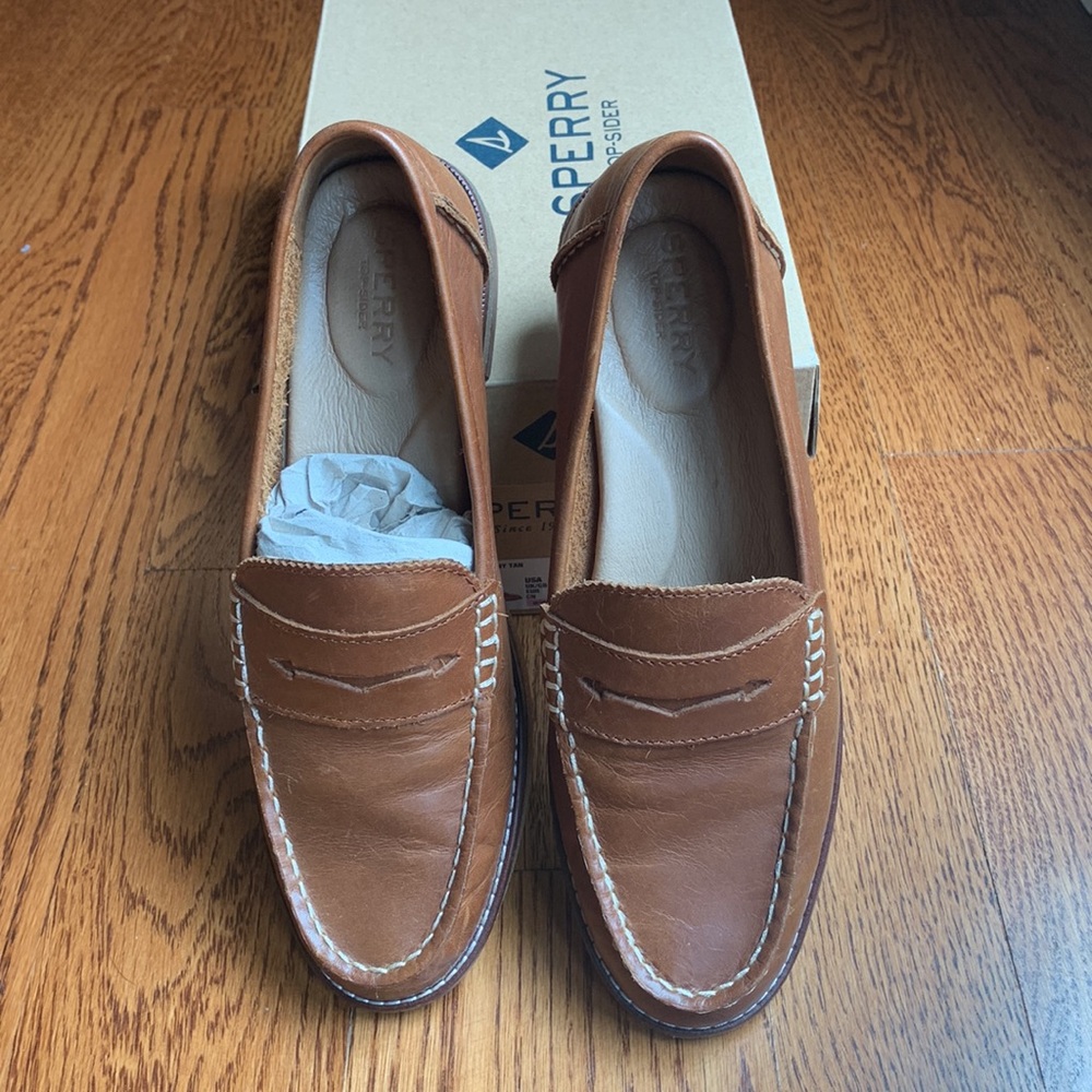 EUC Sperry Seaport penny loafer